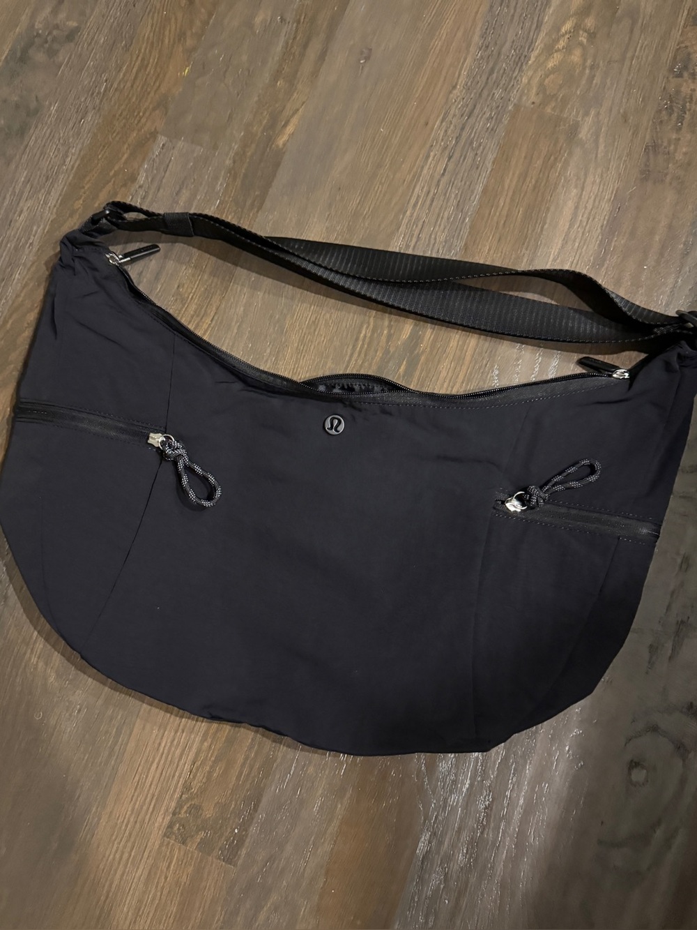 Lululemon slouchy sling bag 13l black color